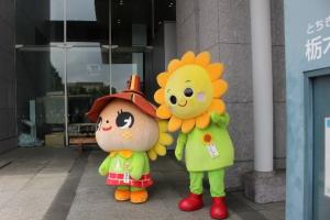 県庁に到着！わくわく
